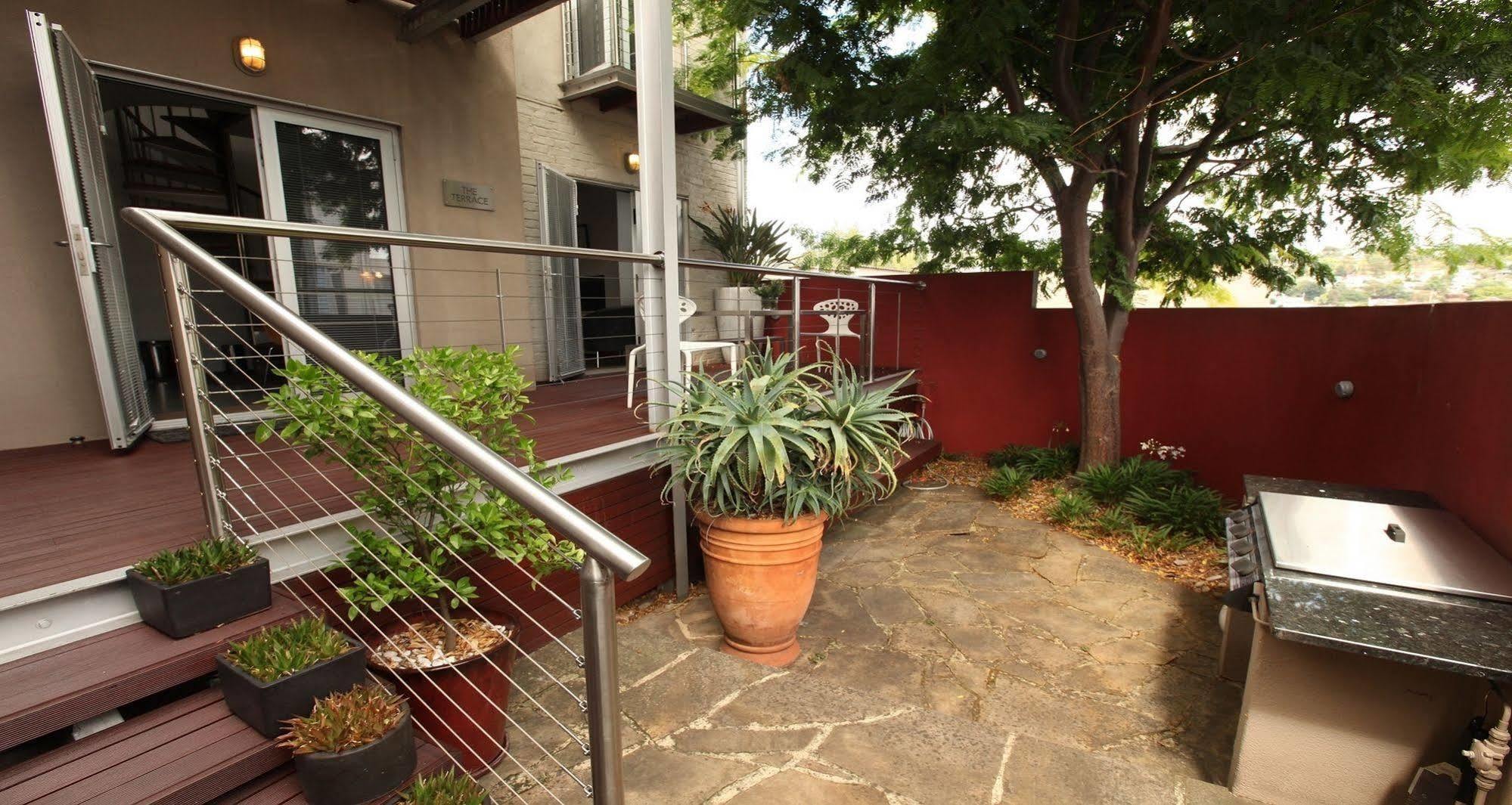 Twofourtwo Boutique Apartments Launceston Exterior photo